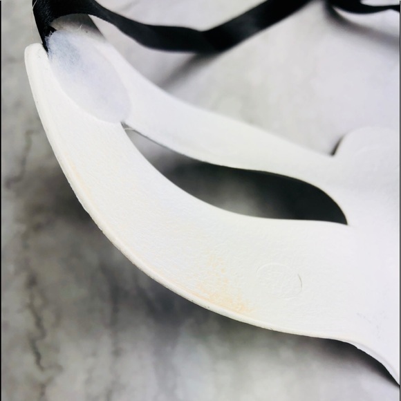 Sexy Mysterious Silver Masquerade Mask with Ties - Picture 5 of 6